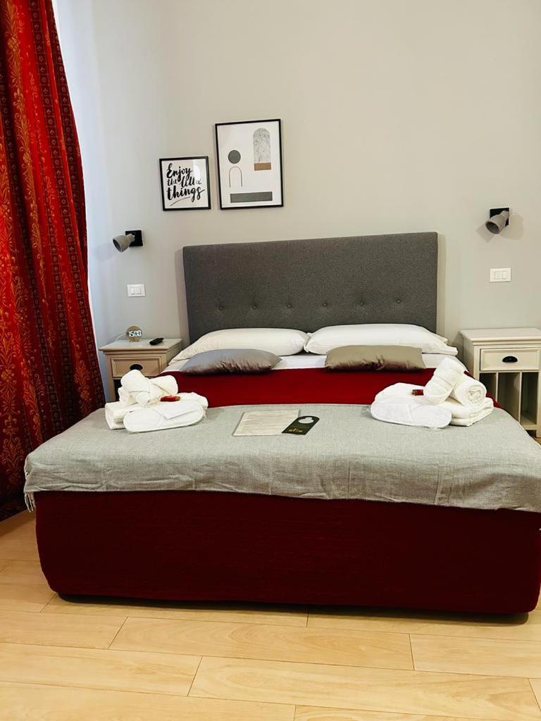 Ad Cavour Luxury Rooms - By Ad Roma الغرفة الصورة
