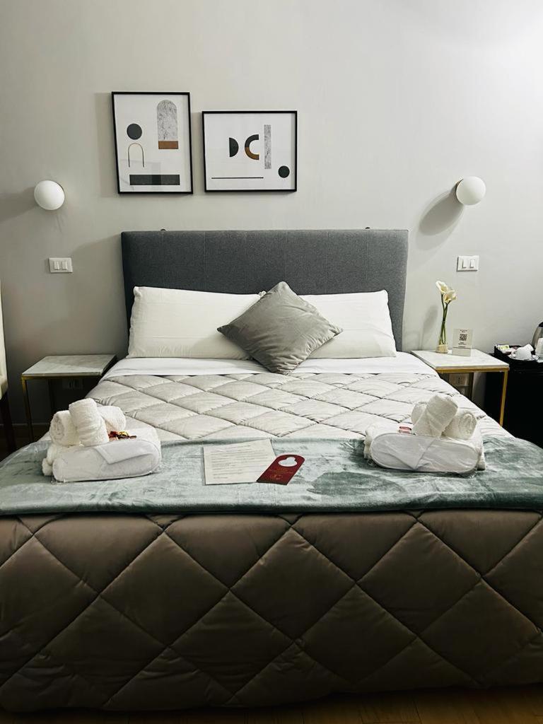 Ad Cavour Luxury Rooms - By Ad Roma الغرفة الصورة